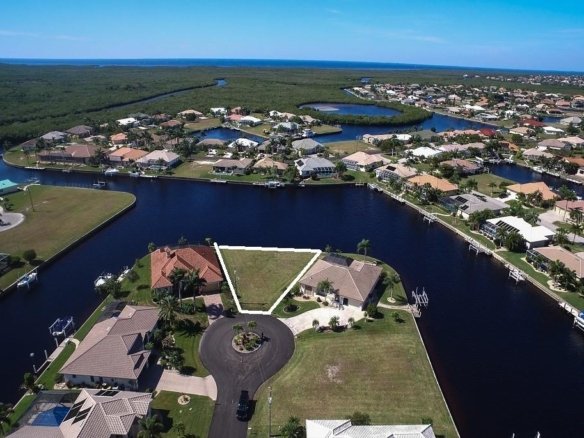 300  SEGOVIA DR ,PUNTA GORDA,33950