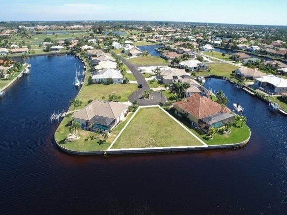 300  SEGOVIA DR ,PUNTA GORDA,33950
