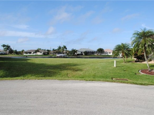 300  SEGOVIA DR ,PUNTA GORDA,33950