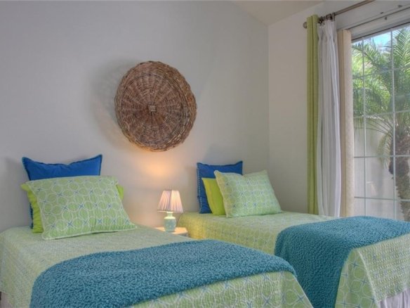 7911  WHITEBRIDGE GLN ,UNIVERSITY PARK,34201