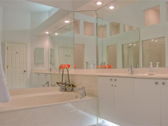 7911  WHITEBRIDGE GLN ,UNIVERSITY PARK,34201